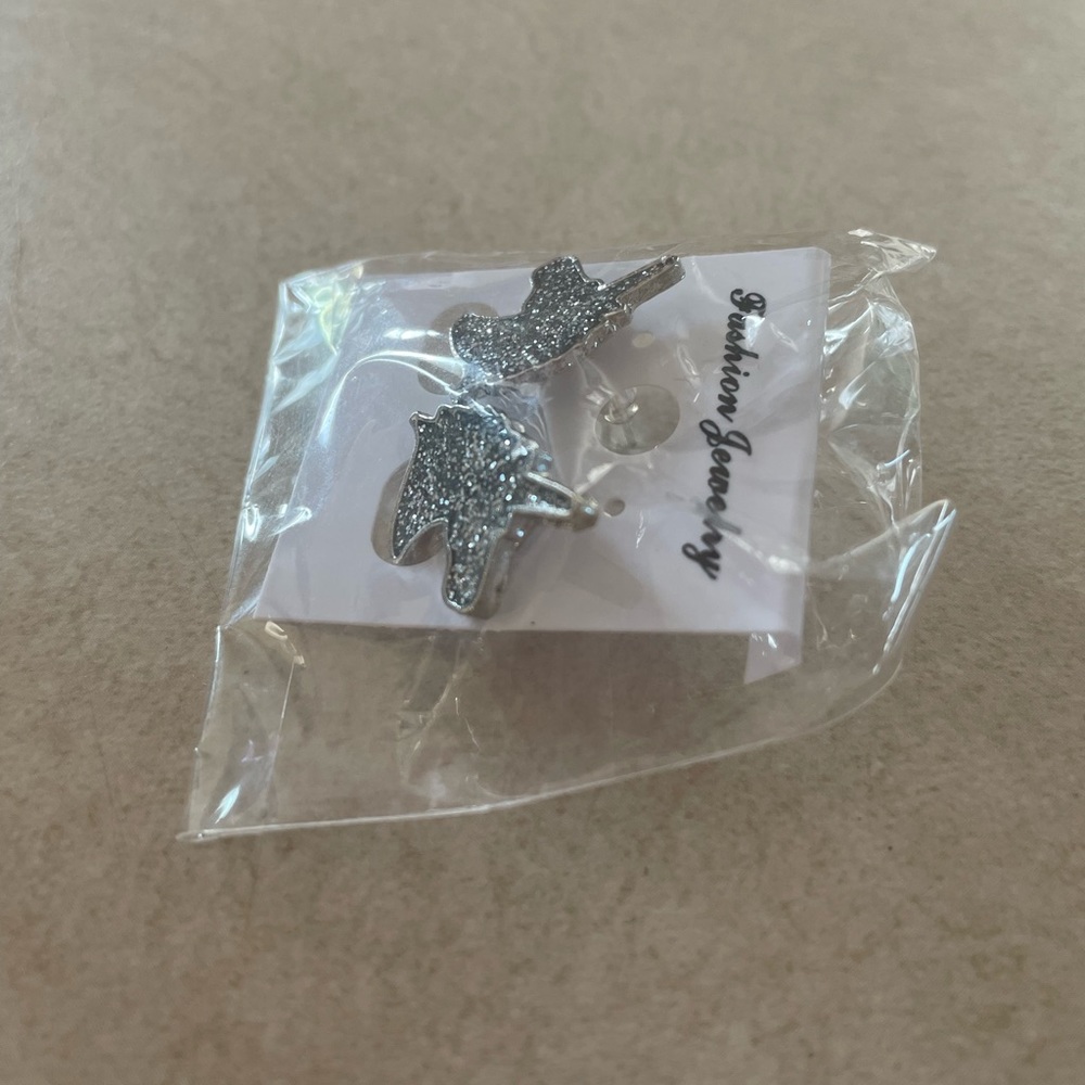 🆕 Silver Glittery Unicorn Earrings 🆕 - Picture 2 of 4